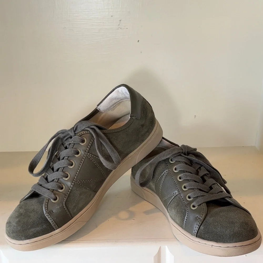 Vionic Men’s Jerome Suede Olive Green Lace Up Sneakers Size 7